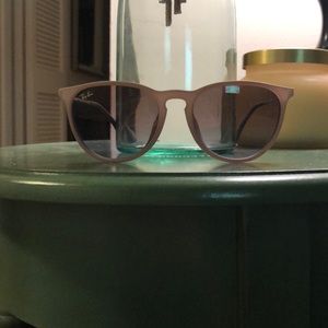 Ray-Ban Avatars. Light Purple/Gray